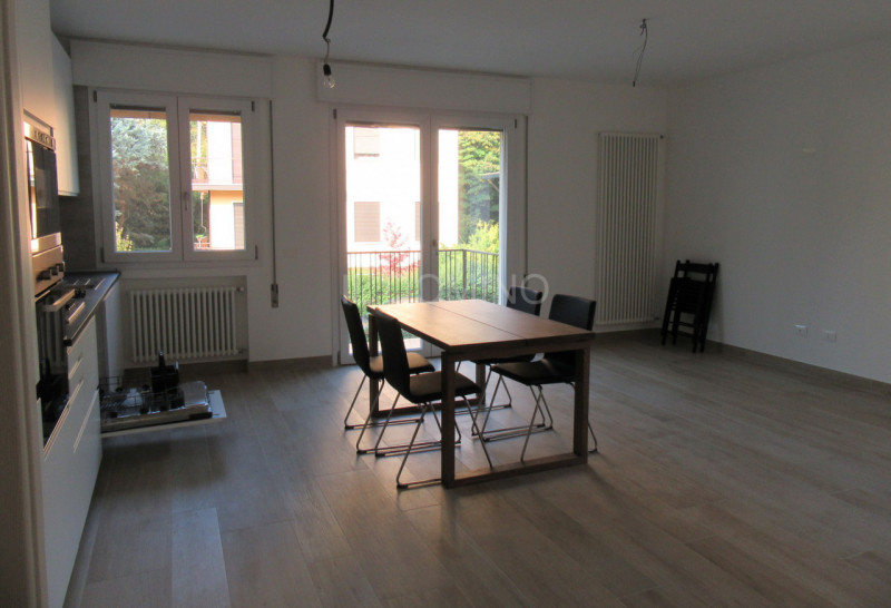 Sacra Famiglia, in posizione molto tranquilla e verde, ma comoda a tutti i servizi del quartiere,...