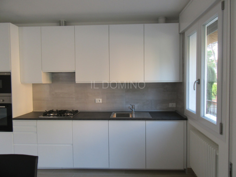 Sacra Famiglia, in posizione molto tranquilla e verde, ma comoda a tutti i servizi del quartiere,...