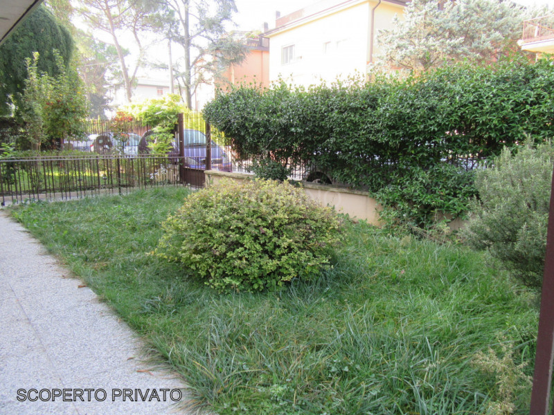 Sacra Famiglia, in posizione molto tranquilla e verde, ma comoda a tutti i servizi del quartiere,...
