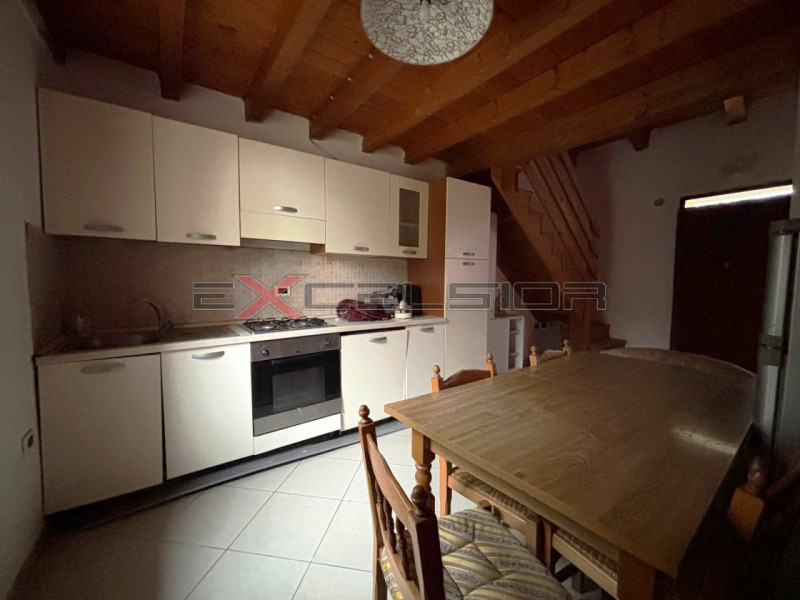 Cona Affitto Casa a schiera porzione di testa