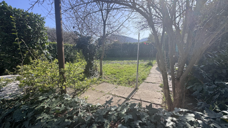 Porzione di bifamiliare con ampio giardino esclusivo nel cuore dei Colli Euganei.

Nel centro di ...