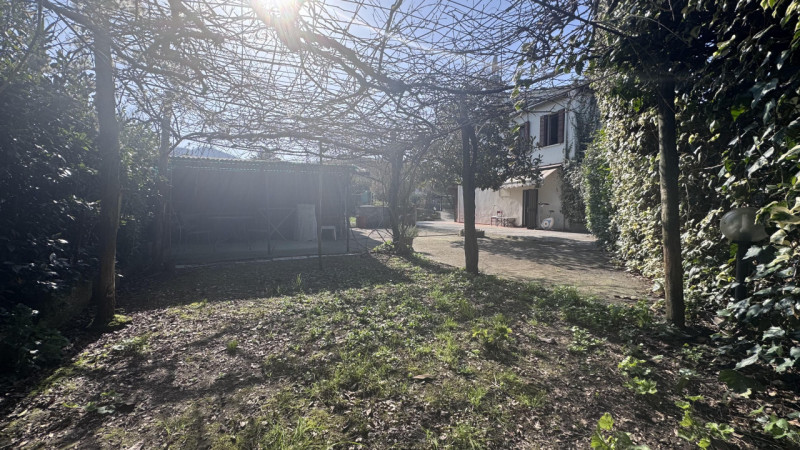 Porzione di bifamiliare con ampio giardino esclusivo nel cuore dei Colli Euganei.

Nel centro di ...