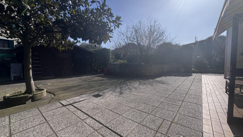 Porzione di bifamiliare con ampio giardino esclusivo nel cuore dei Colli Euganei.

Nel centro di ...