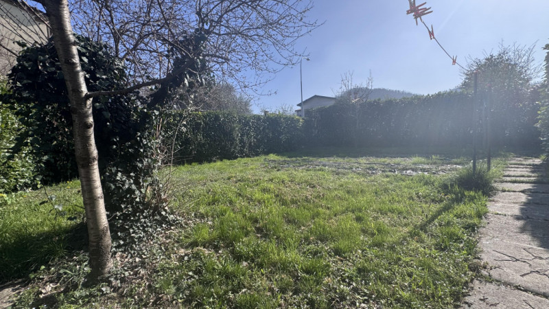 Porzione di bifamiliare con ampio giardino esclusivo nel cuore dei Colli Euganei.

Nel centro di ...
