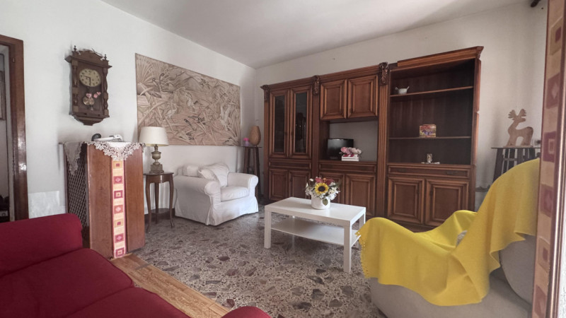 Porzione di bifamiliare con ampio giardino esclusivo nel cuore dei Colli Euganei.

Nel centro di ...