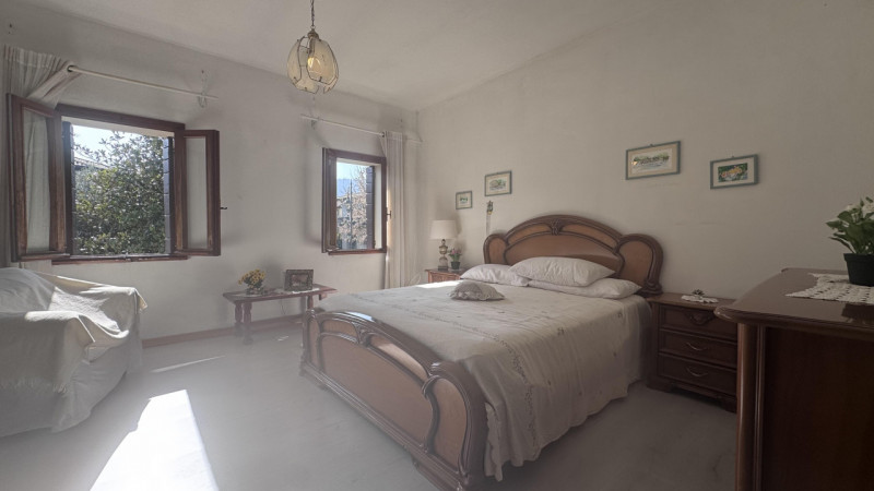 Porzione di bifamiliare con ampio giardino esclusivo nel cuore dei Colli Euganei.

Nel centro di ...