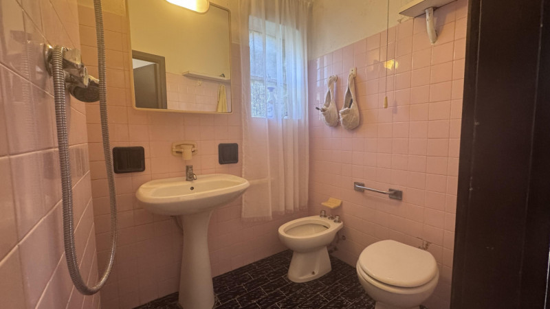 Porzione di bifamiliare con ampio giardino esclusivo nel cuore dei Colli Euganei.

Nel centro di ...