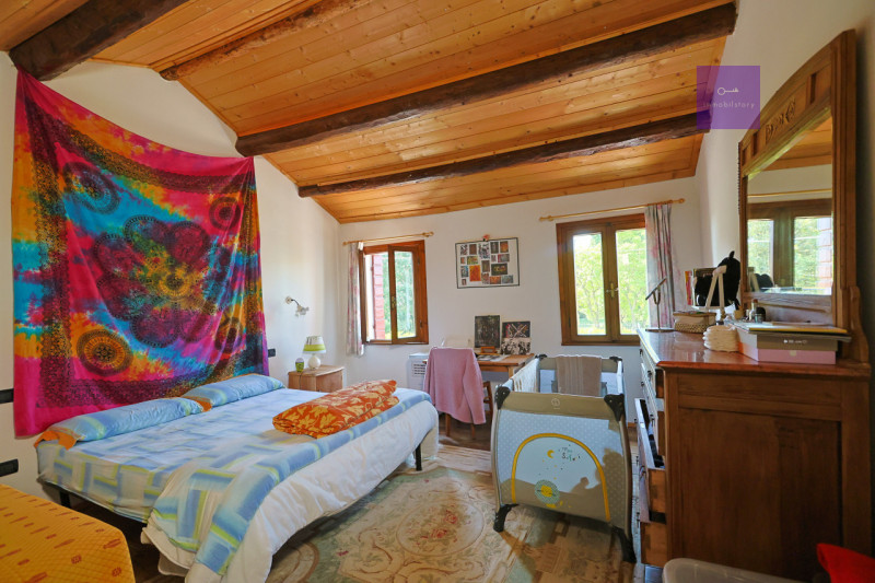 Tra Battaglia Terme e Pernumia proponiamo in vendita una casa di campagna dal carattere autentico...