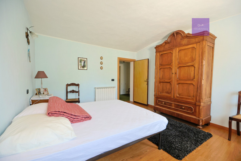 Tra Battaglia Terme e Pernumia proponiamo in vendita una casa di campagna dal carattere autentico...