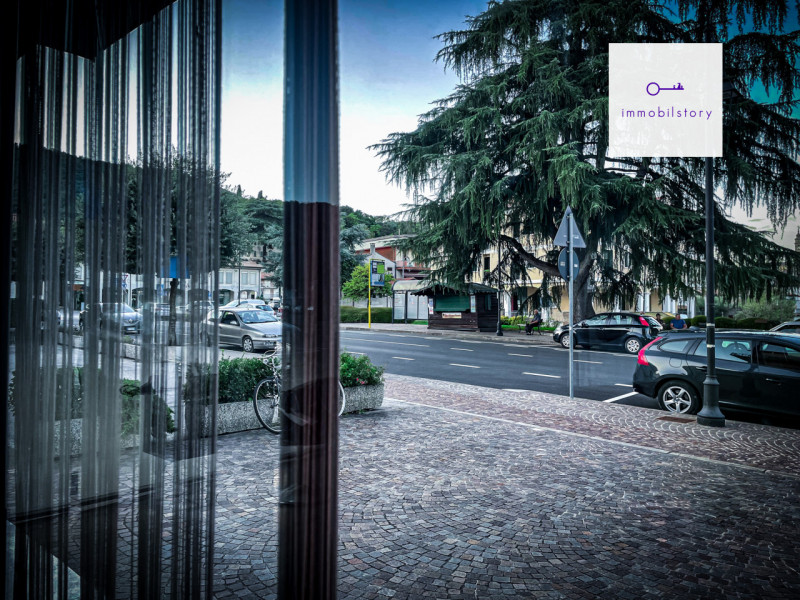 Ho il piacere di proporvi un negozio di 75mq, davvero speciale, situato in una posizione centrale...