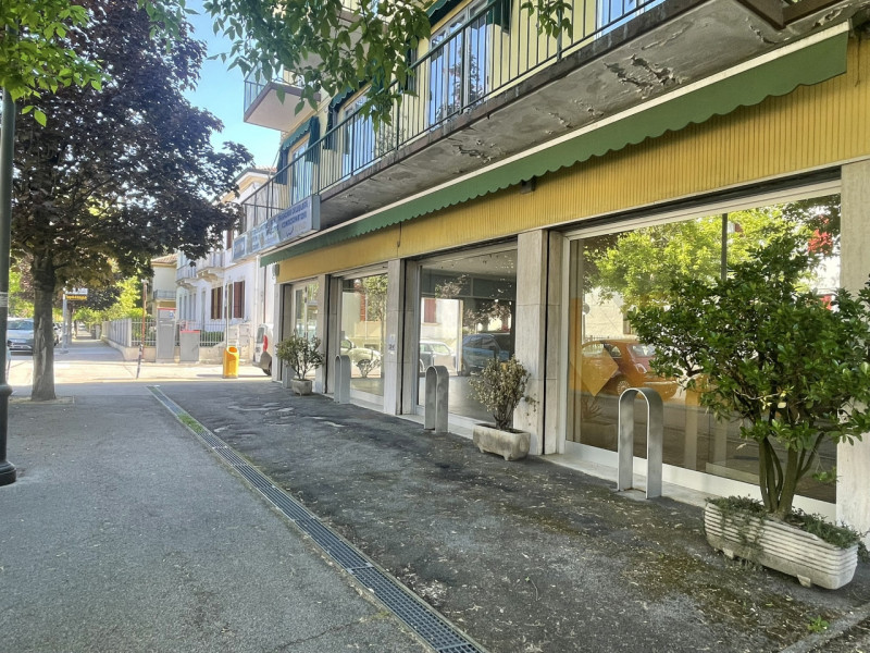 Battaglia Terme Affitto Negozio