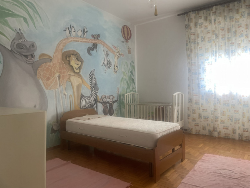 Proponiamo in affitto appartamento arredato situato al secondo e ultimo piano, in posizione centr...