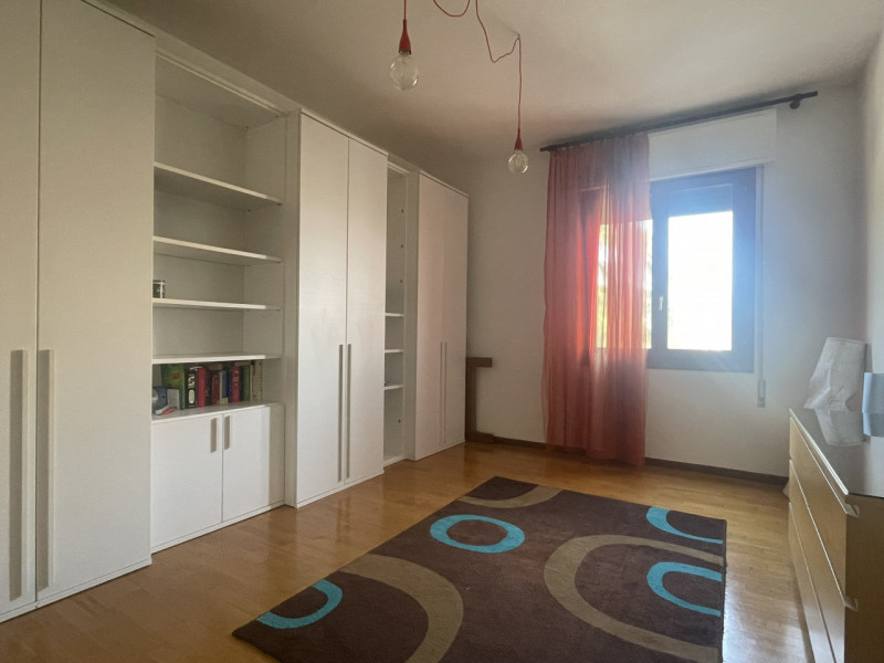 Proponiamo in affitto appartamento arredato situato al secondo e ultimo piano, in posizione centr...