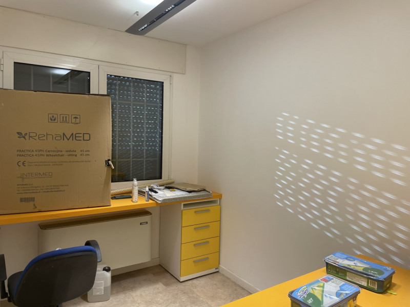 In centro a Battaglia Terme, su via Roma, proponiamo in locazione negozio completamente ristruttu...