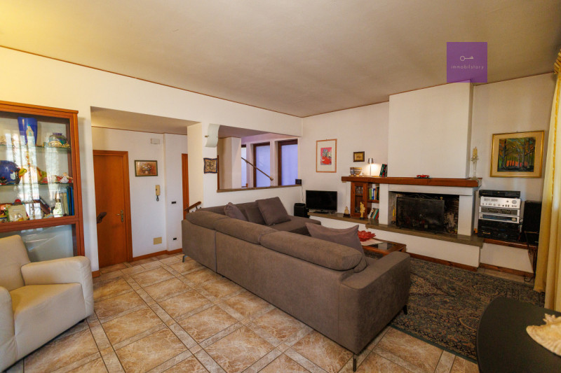 Siamo in centro paese, in una zona tranquilla dei Colli Euganei. Casa anni ’90, solida, già pront...