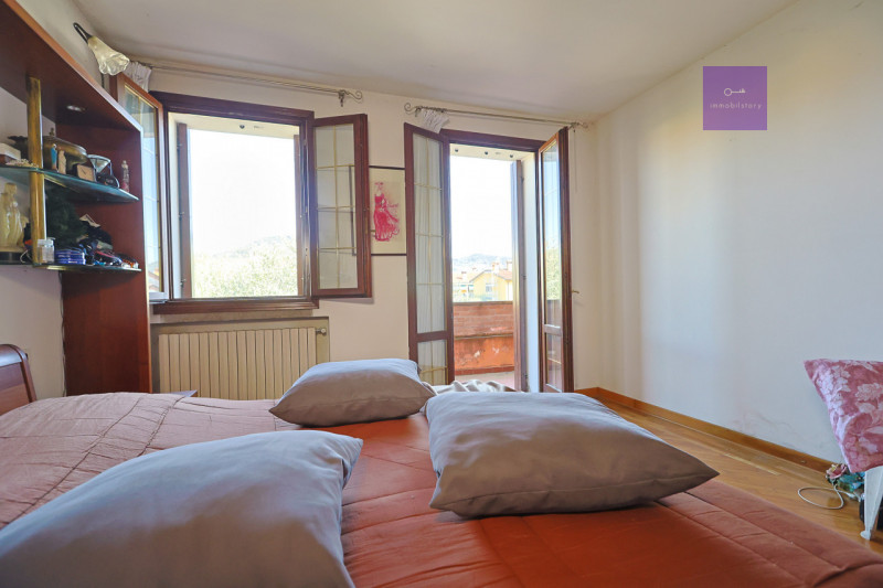 Siamo in centro paese, in una zona tranquilla dei Colli Euganei. Casa anni ’90, solida, già pront...