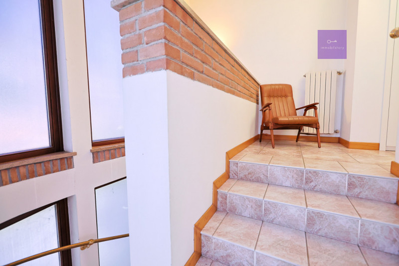 Siamo in centro paese, in una zona tranquilla dei Colli Euganei. Casa anni ’90, solida, già pront...