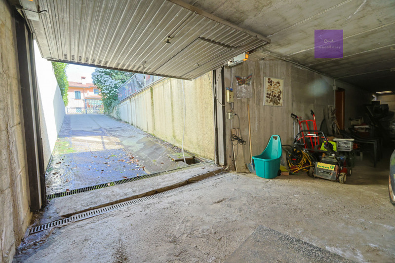 Siamo in centro paese, in una zona tranquilla dei Colli Euganei. Casa anni ’90, solida, già pront...