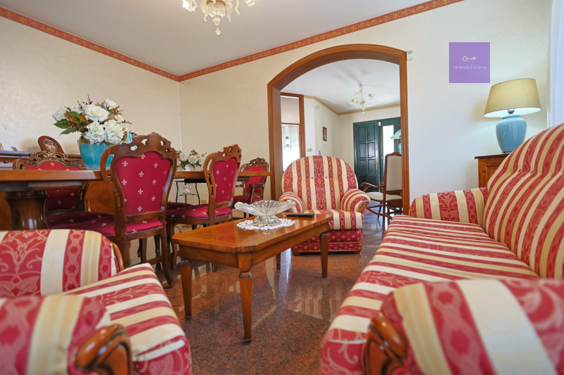 In una delle zone più apprezzate di Valsanzibio, all’interno di una via chiusa e riservata e conf...