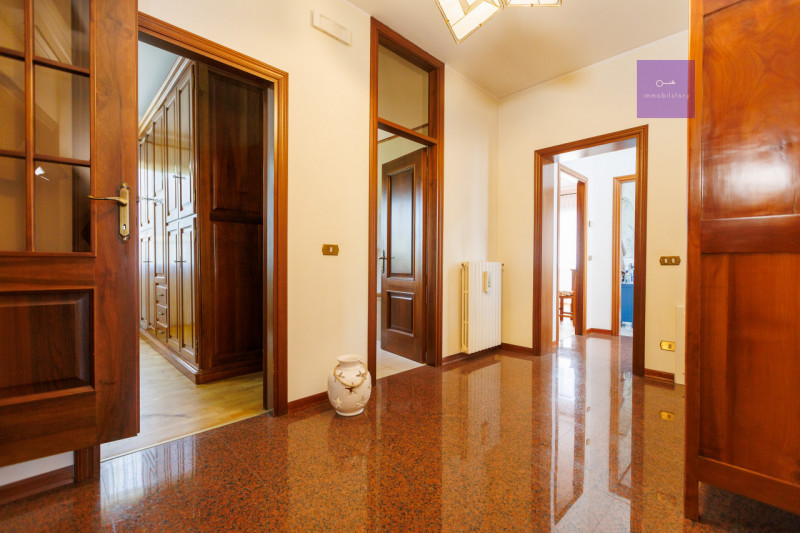 In una delle zone più apprezzate di Valsanzibio, all’interno di una via chiusa e riservata e conf...