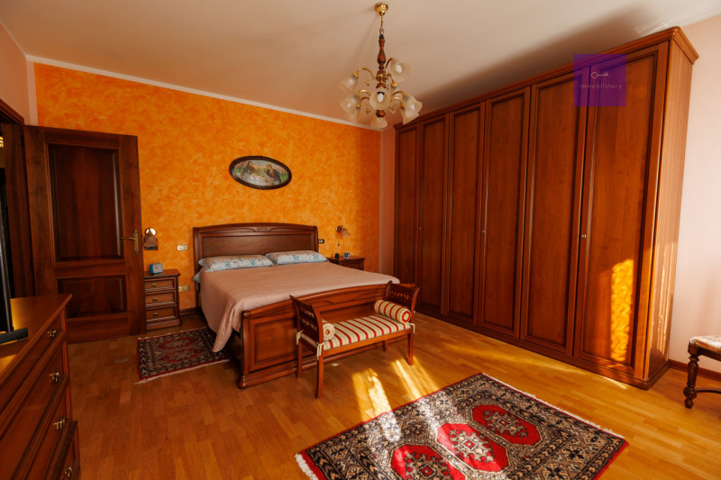 In una delle zone più apprezzate di Valsanzibio, all’interno di una via chiusa e riservata e conf...