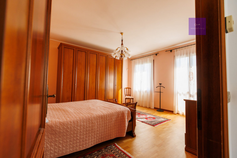 In una delle zone più apprezzate di Valsanzibio, all’interno di una via chiusa e riservata e conf...