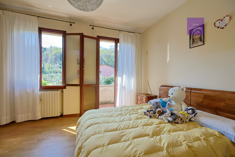 In una delle zone più apprezzate di Valsanzibio, all’interno di una via chiusa e riservata e conf...