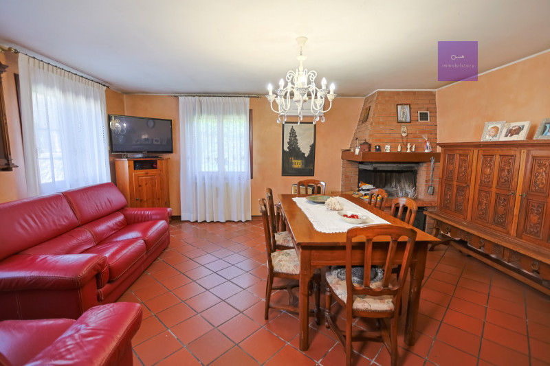 In una delle zone più apprezzate di Valsanzibio, all’interno di una via chiusa e riservata e conf...