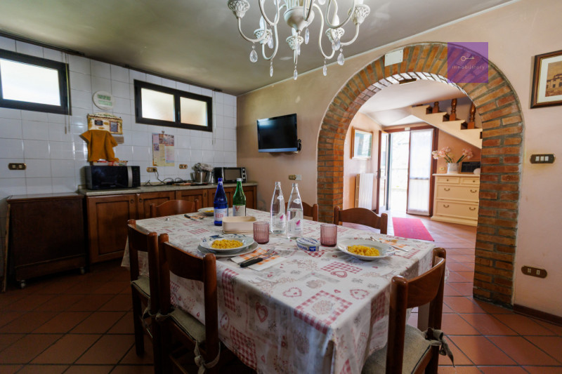 In una delle zone più apprezzate di Valsanzibio, all’interno di una via chiusa e riservata e conf...