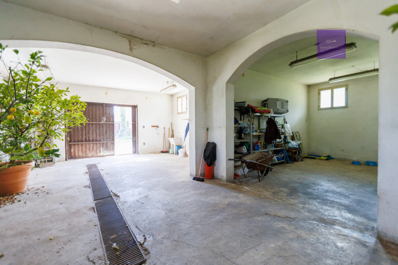 In una delle zone più apprezzate di Valsanzibio, all’interno di una via chiusa e riservata e conf...