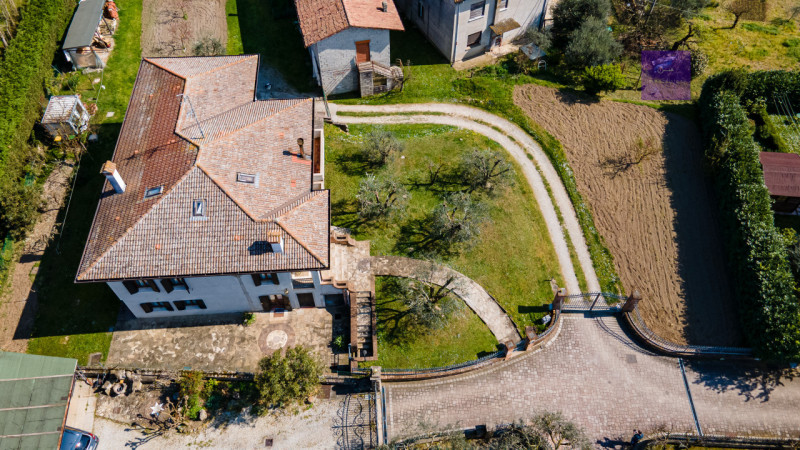 In una delle zone più apprezzate di Valsanzibio, all’interno di una via chiusa e riservata e conf...
