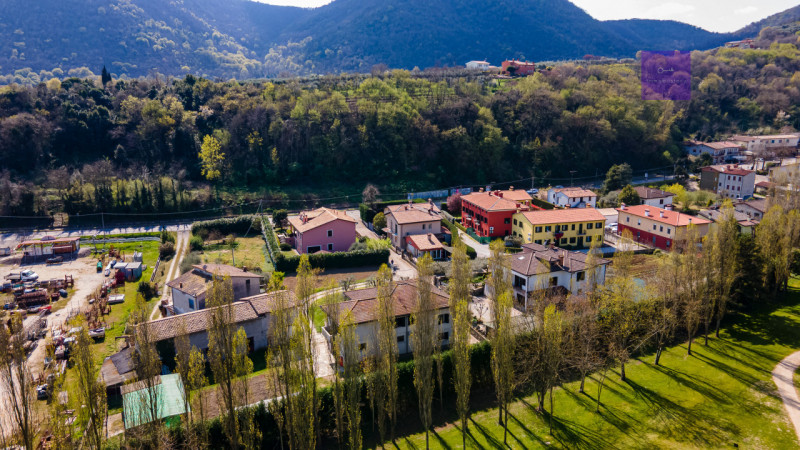 In una delle zone più apprezzate di Valsanzibio, all’interno di una via chiusa e riservata e conf...