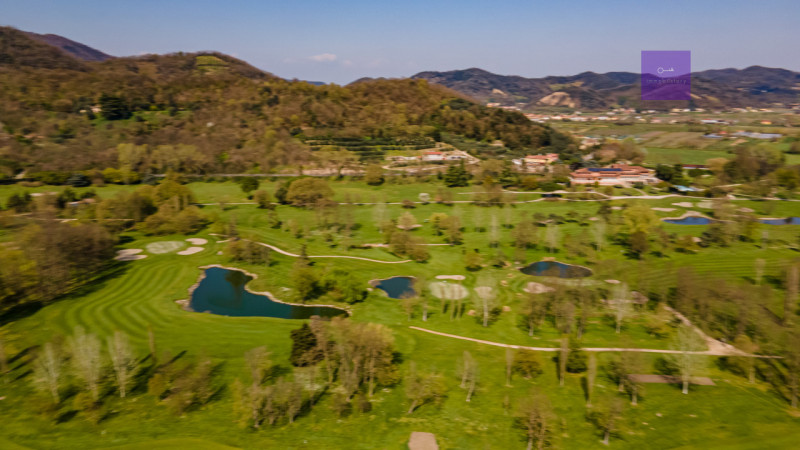 In una delle zone più apprezzate di Valsanzibio, all’interno di una via chiusa e riservata e conf...