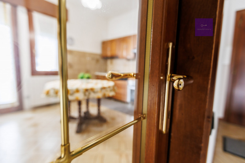 Appartamento in centro a Battaglia Terme, in contesto di sole 4 unità, senza spese condominiali.
...