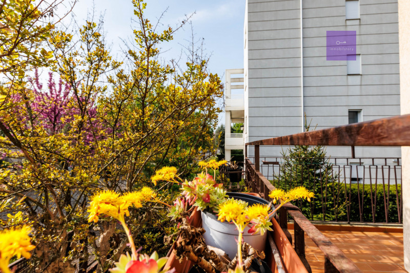 Appartamento in centro a Battaglia Terme, in contesto di sole 4 unità, senza spese condominiali.
...