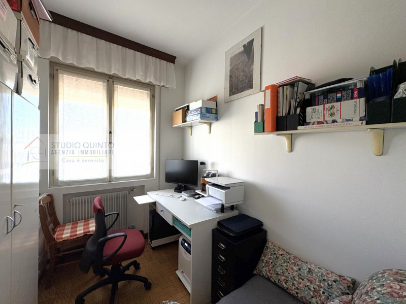 Su palazzina di sole 4 unità, si trova questo appartamento con ambienti molto luminosi grazie all...