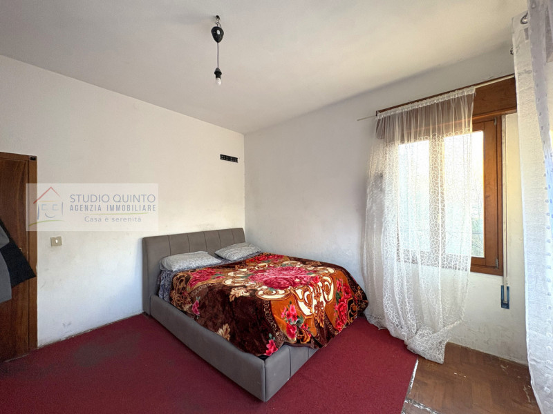 Su piccola palazzina di sole quattro unità presentiamo questo appartamento da investimento attual...