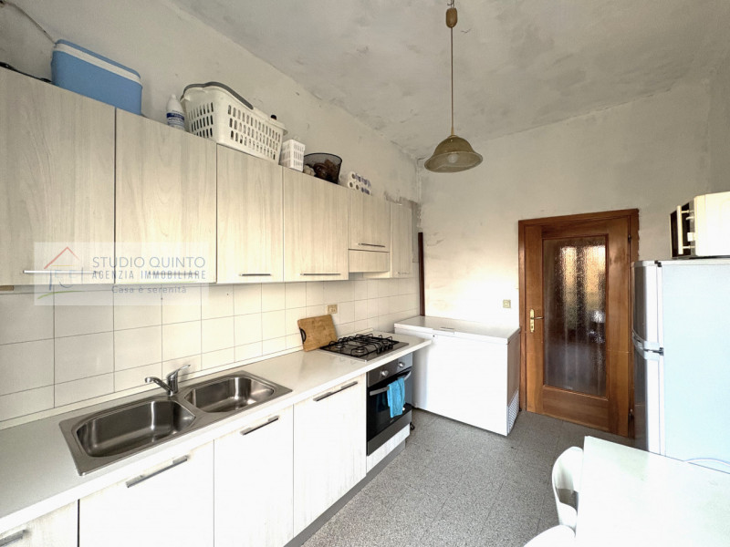 Su piccola palazzina di sole quattro unità presentiamo questo appartamento da investimento attual...