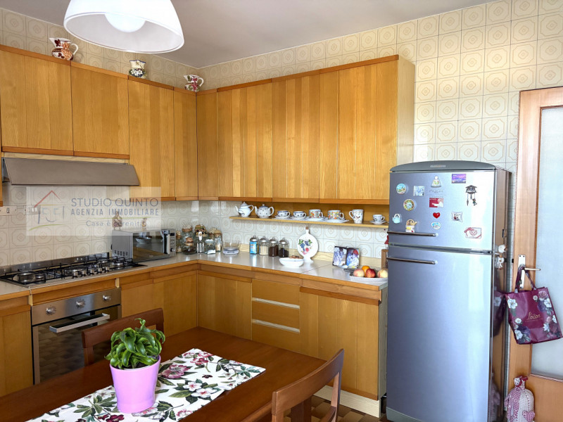 Situato nel cuore di Quinto di Treviso, presentiamo questo appartamento caratterizzato da spazi a...