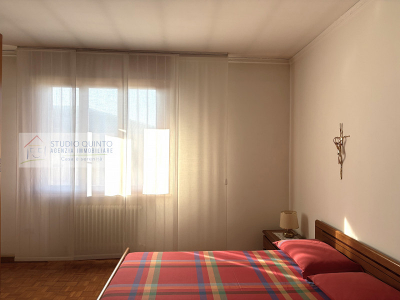 Situato nel cuore di Quinto di Treviso, presentiamo questo appartamento caratterizzato da spazi a...