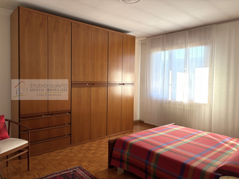 Situato nel cuore di Quinto di Treviso, presentiamo questo appartamento caratterizzato da spazi a...