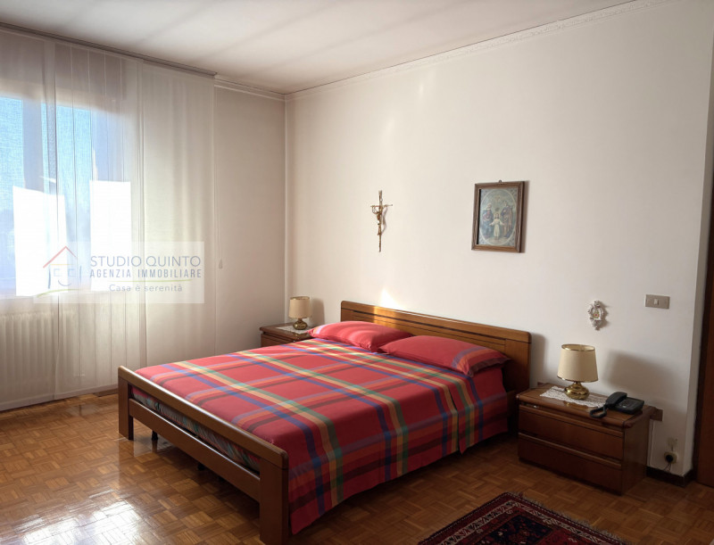Situato nel cuore di Quinto di Treviso, presentiamo questo appartamento caratterizzato da spazi a...