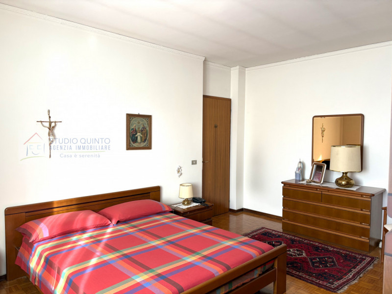 Situato nel cuore di Quinto di Treviso, presentiamo questo appartamento caratterizzato da spazi a...