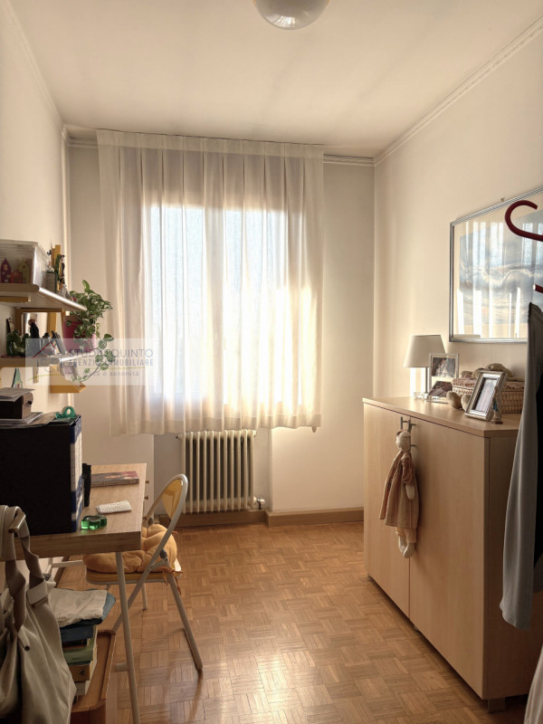 Situato nel cuore di Quinto di Treviso, presentiamo questo appartamento caratterizzato da spazi a...