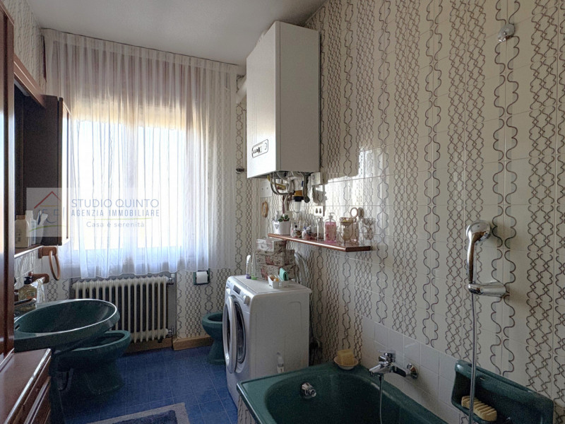 Situato nel cuore di Quinto di Treviso, presentiamo questo appartamento caratterizzato da spazi a...