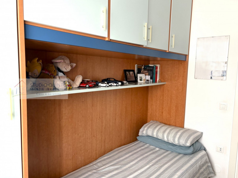 In una strada cieca riservata ai residenti, su piccola palazzina, troviamo questo appartamento da...