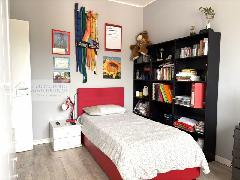 In una strada cieca riservata ai residenti, su piccola palazzina, troviamo questo appartamento da...