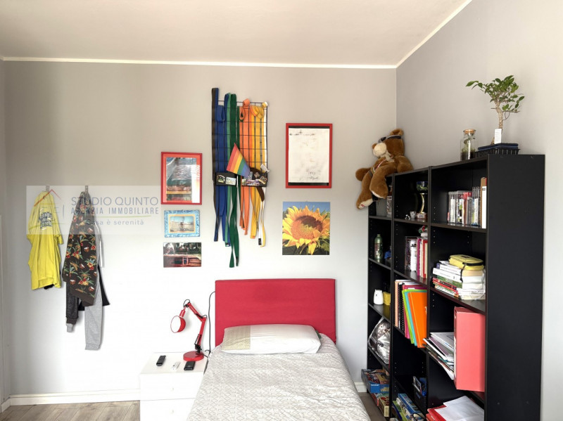 In una strada cieca riservata ai residenti, su piccola palazzina, troviamo questo appartamento da...