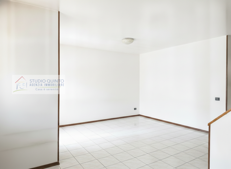 In una tranquilla zona residenziale riservata ai soli residenti, proponiamo in vendita una villa ...