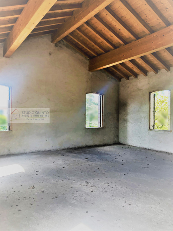 Si tratta di un locale interessante dal punto di vista della posizione, della versatilità di uso ...